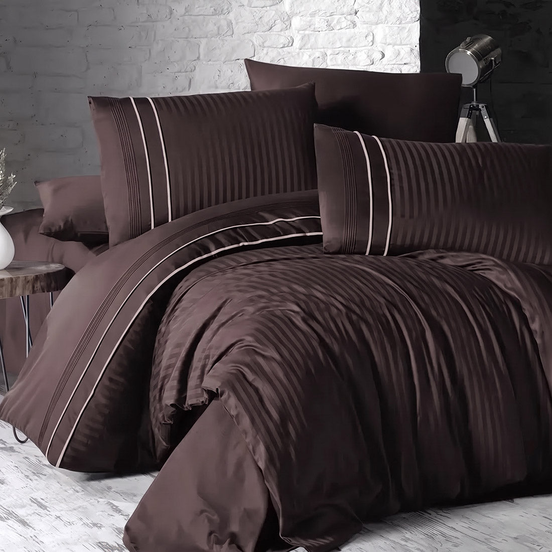 Двоен спален комплект Delux Saten - Stripe Style Chocolate 