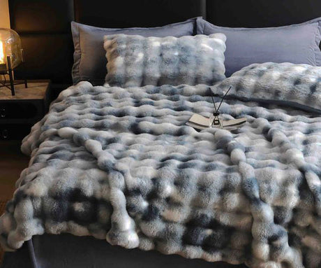 Спално бельо с изкуствен заешки косъм – сиво с бяло