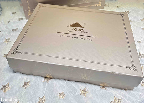 Спално бельо от бархет с ластик - бяло и сиво със символи
