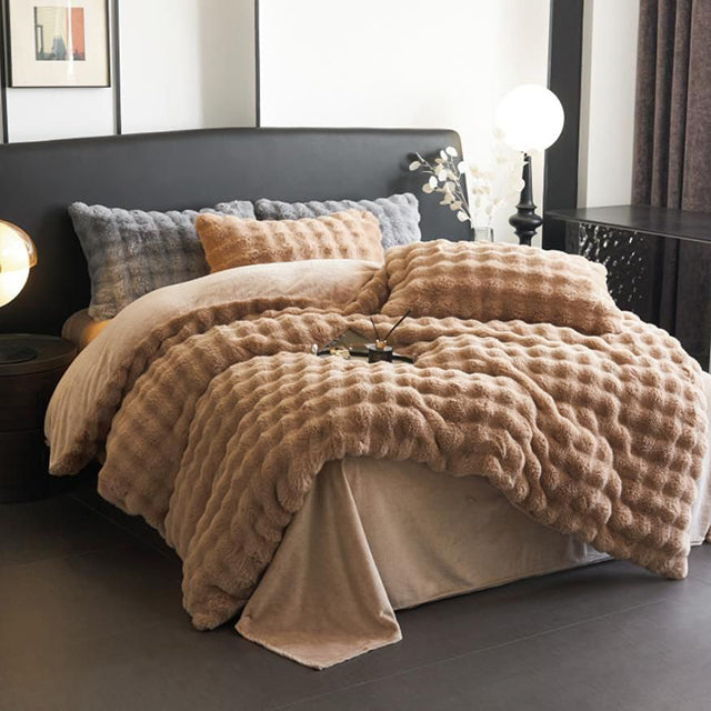 Луксозно спално бельо с изкуствен косъм от норка - бежово 